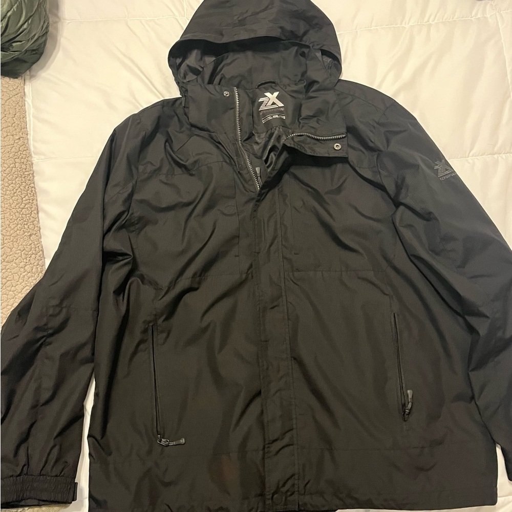 2XU Men's Black Hooded Raincoat